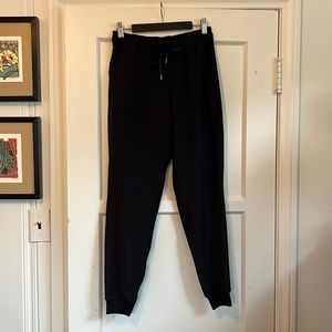Lululemon on the fly jogger